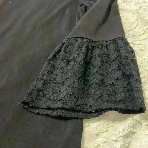 Banana Republic women’s black, lace bell sleeves top. ‎ Size medium - Picture 4 of 7